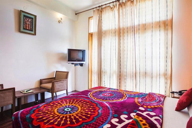 Oyo 28425 Dal Lake Resort Дармсала Экстерьер фото