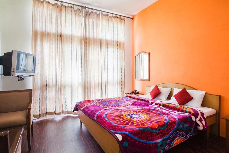 Oyo 28425 Dal Lake Resort Дармсала Экстерьер фото