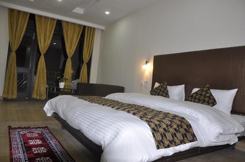 Oyo 28425 Dal Lake Resort Дармсала Экстерьер фото