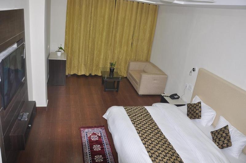 Oyo 28425 Dal Lake Resort Дармсала Экстерьер фото