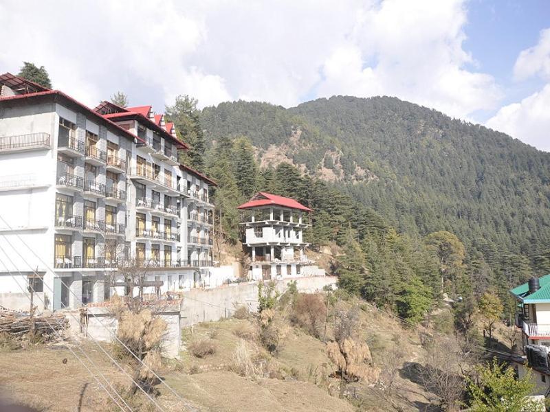 Oyo 28425 Dal Lake Resort Дармсала Экстерьер фото